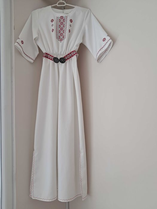 Рокля с народни мотиви