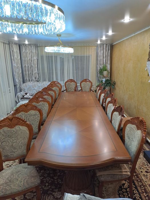 5 метровый стол с 16 стульями