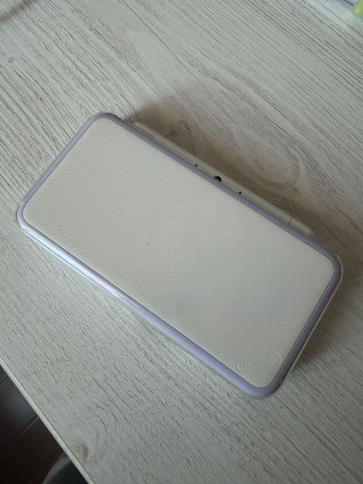 продам nintendo 2DS XL Новый