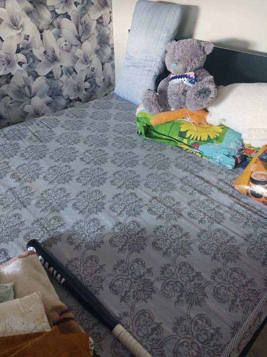 Продам спальный гарнитур