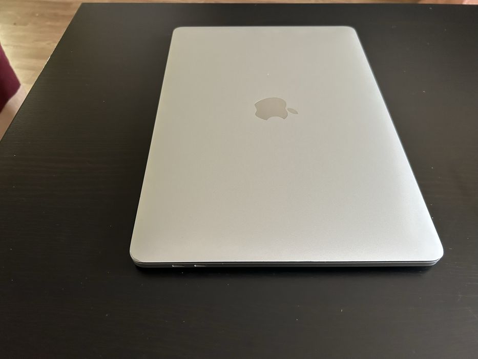 Macbook Pro 13" A1706 i5 16 GB RAM 256 GB SSD 619 cicluri