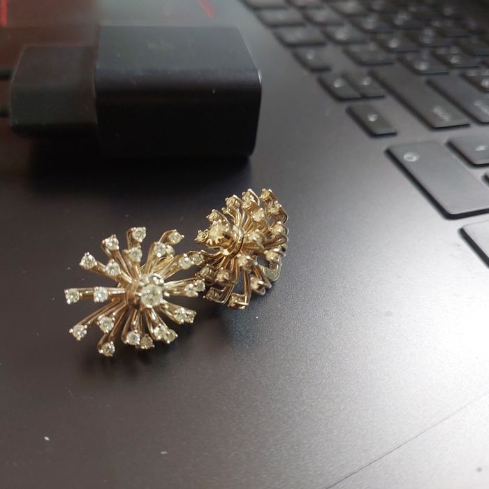 Продаю брилиантовые золотые серьги , 585 проба 24 камня на каждом