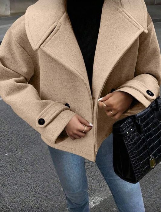 Късо палто с дълъг ръкав