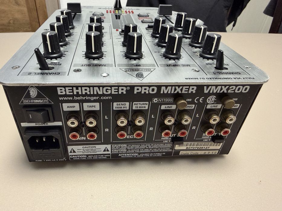 Behringer mixer vmx 200