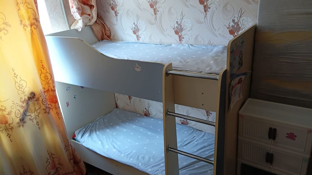 Двухъярусная кровать