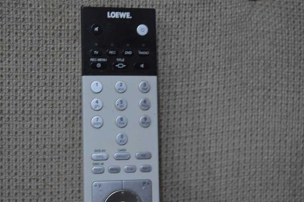 Telecomandă Originală Loewe Assist 2 (Cod 89950A10) cu Capac – Stare Bună