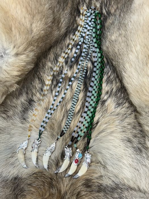 В продаже клыки волка