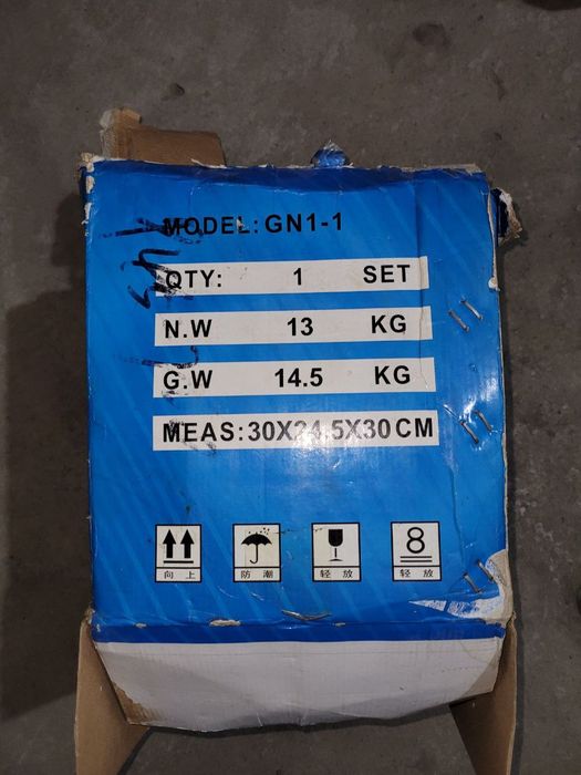 Averlok tikuv mashinasi 
Ishlashi Alo dkuarajada 
3 ta ip ketadi 
Chok