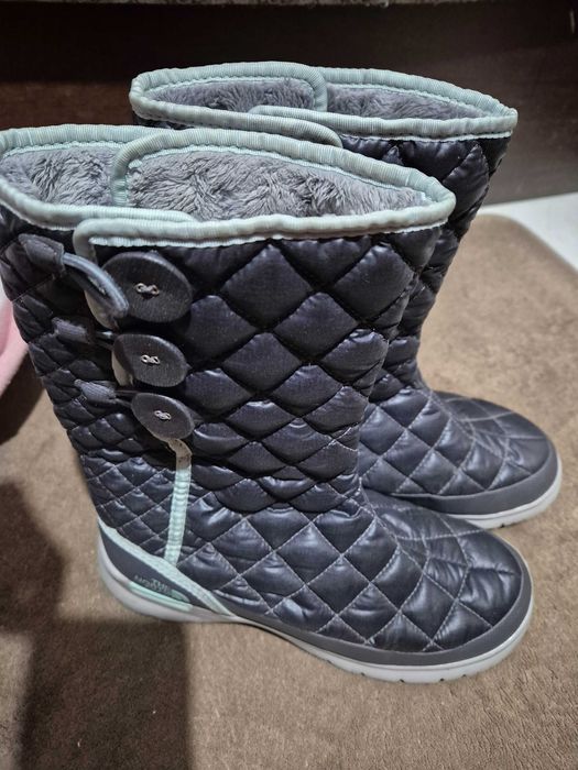 Продавам декатлонки, стансмитки и нортфейски!