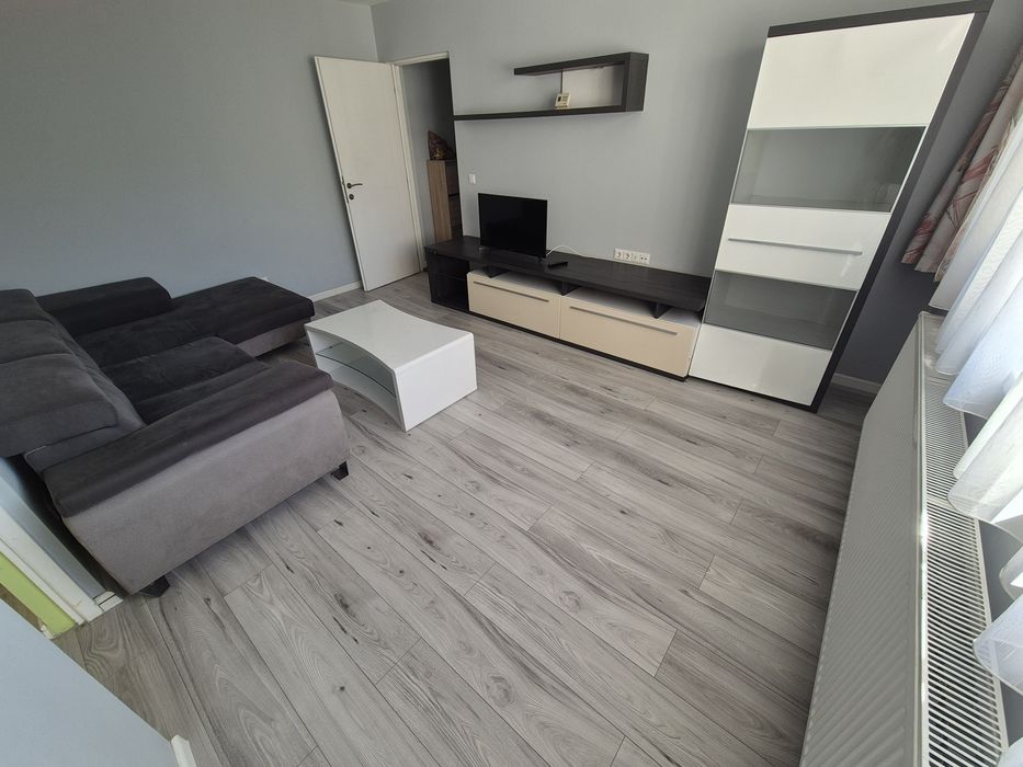 Vand apartament  et 3,zona independentei,scara luminata si curata