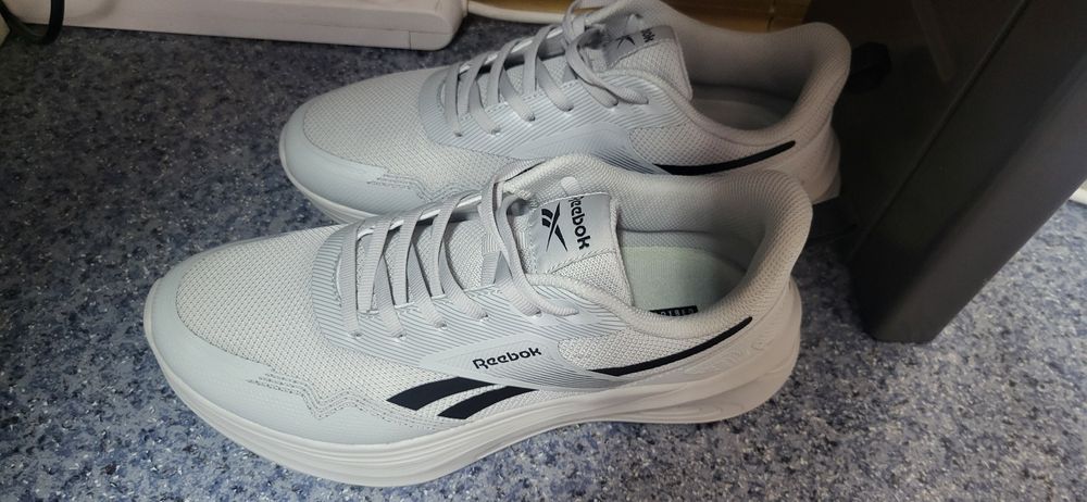 Продам кроссовки Reebok