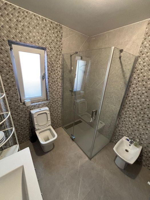 Închiriez apartament 2 camere!