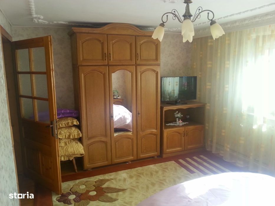 Casă cu 6 camere, garaj și mansardă utilă