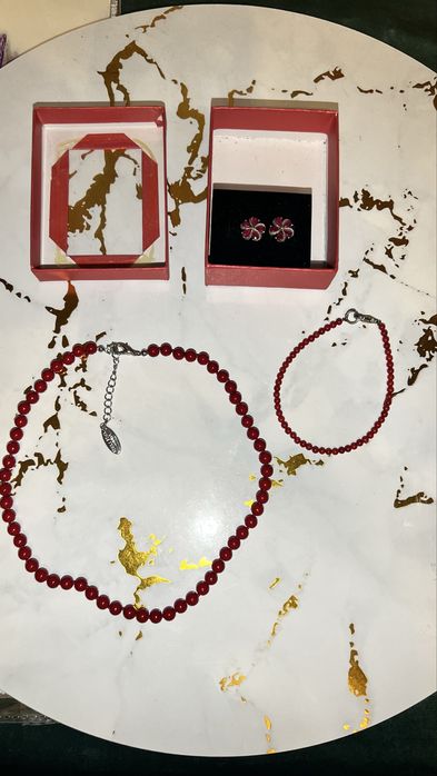 Set bijuterii cu pietre roșii