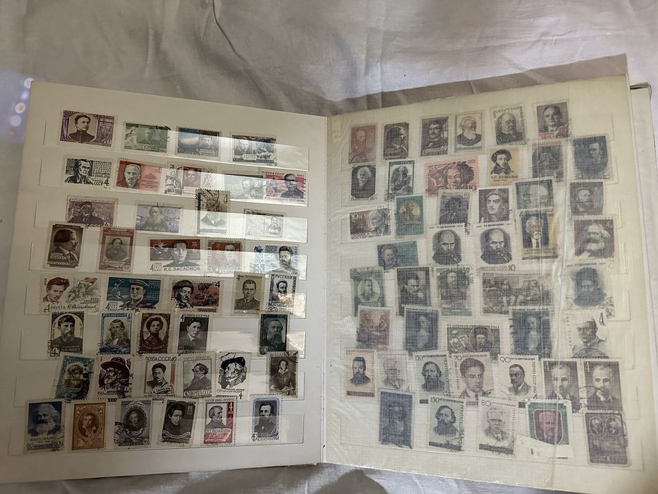 Придаются почтовые марки