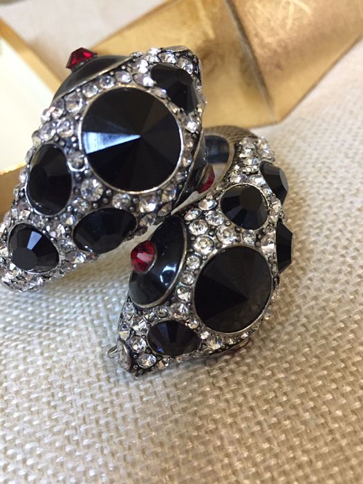 Дамска гривна змия