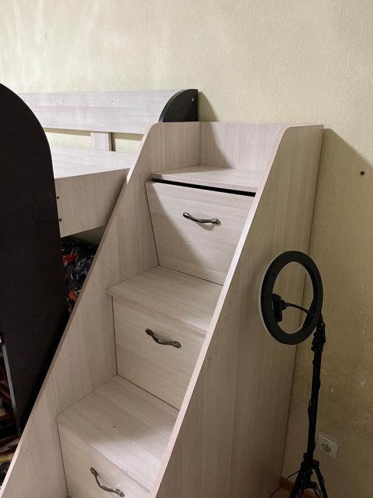 продам двухяростную кровать