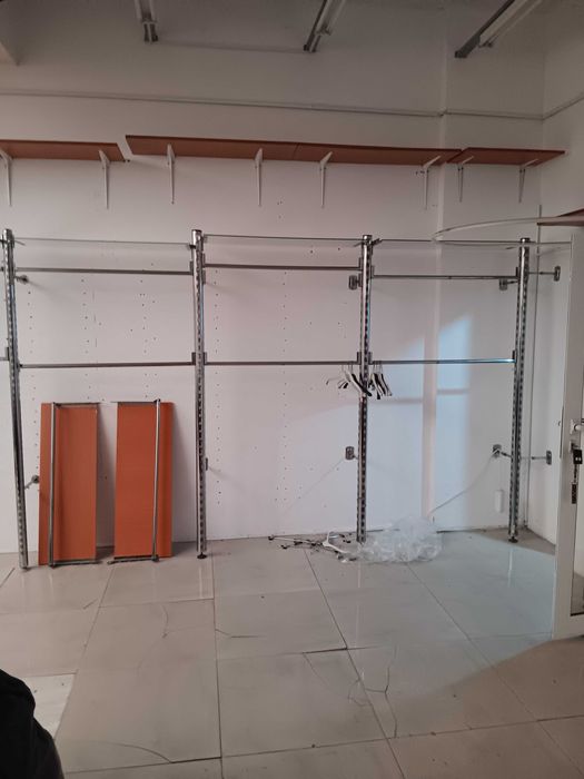 Запазено оборудване за магазин за дрехи