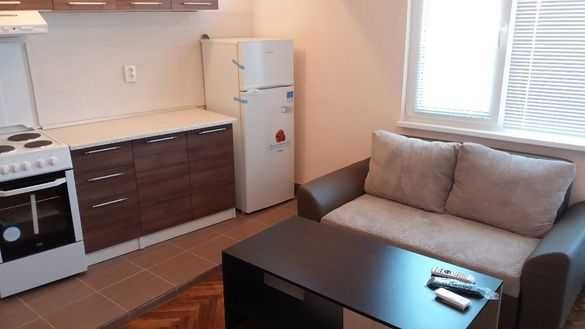 Дава се под наем Двустаен апартамент в Бургас, Център - 60 кв.м за 225 € - Снимка #3