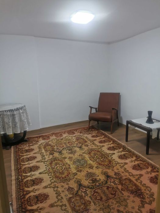 Casa bătrâneasca de vânzare la tara