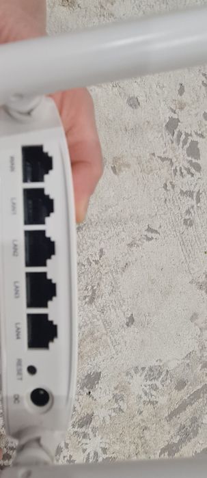 Роутер отличный белый