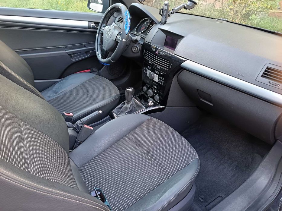 Opel sport GTC. Din 2010. Preț 1950 euro.