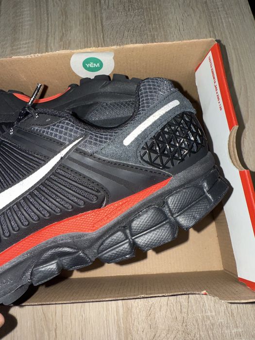 Nike Air Zoom Vomero 5 “Black Metallic University Red” - размер 45.5