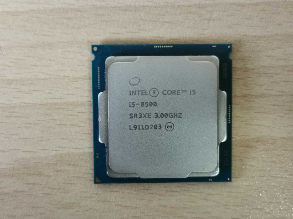 Dell OptiPlex 5060 SFF компютър с лицензиран Windows, 6-ядрен процесор