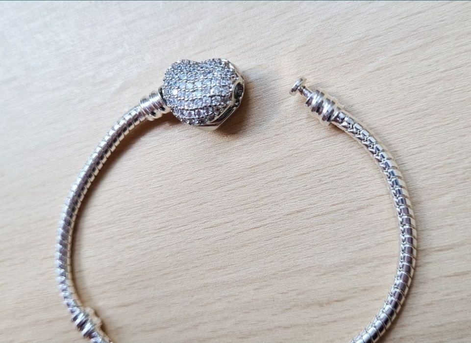 Сребърни дамски гривни Pandora