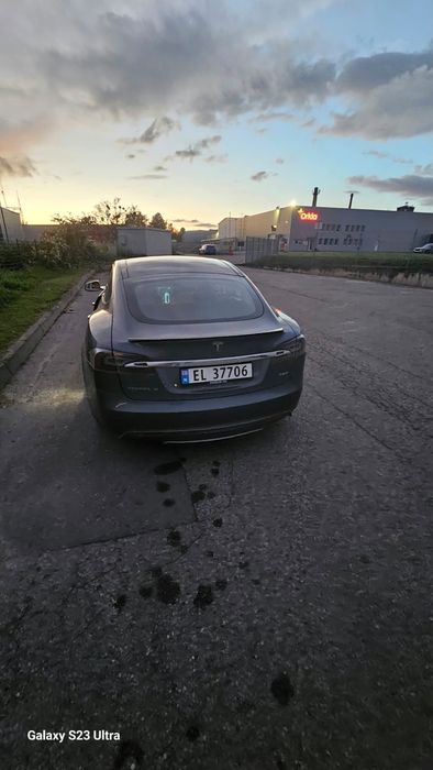 TESLA Model S 0 — imagine 4