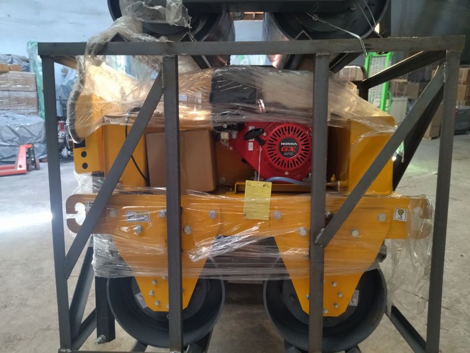 Дорожный каток Fora Becker