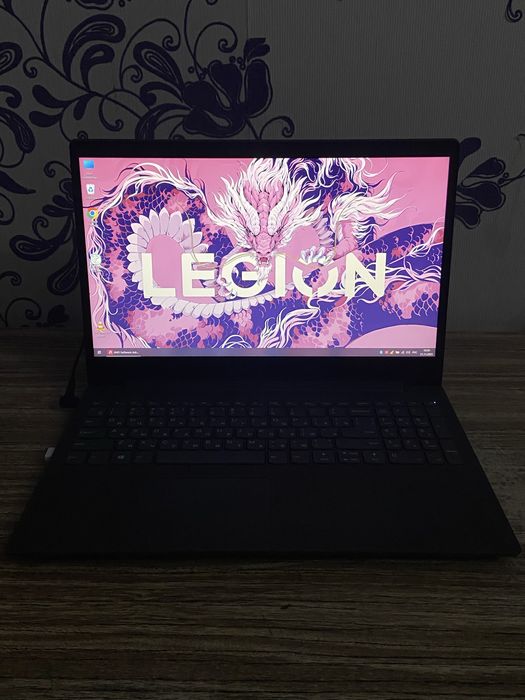 Ноутбук Lenovo v15