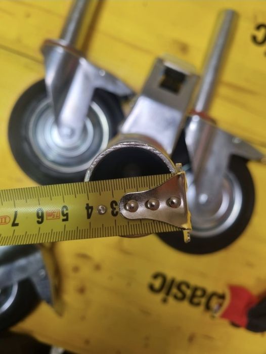 Roata schela cu frana