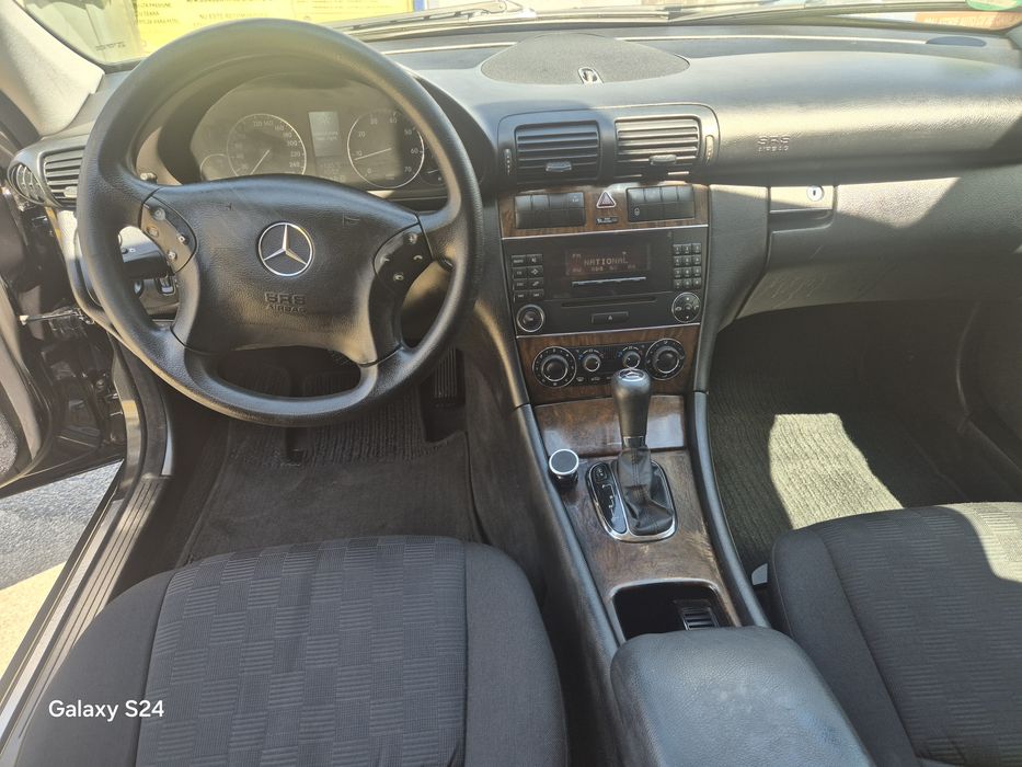 Mercedes c180 benzină CUTIE AUTOMATĂ  2950 euro