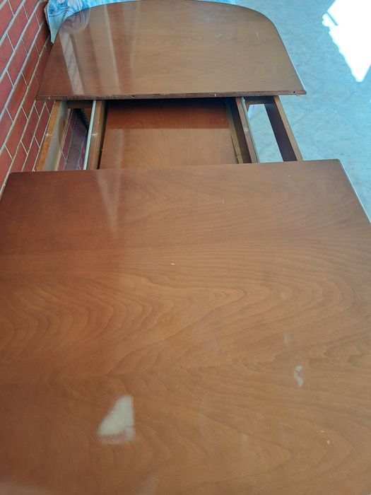 Продам стол качественный