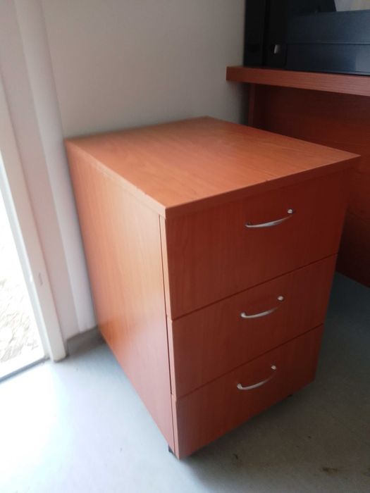 Офис мебели употребявани