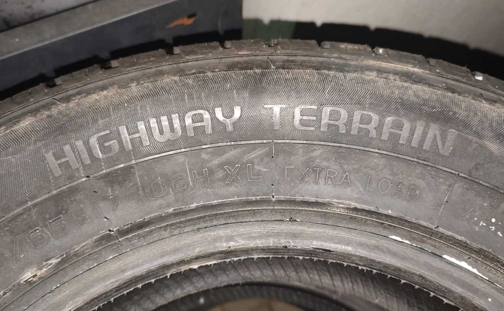 Anvelope 235/65 R17 M+S. NOI