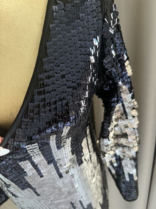 Елегантна дамска рокля с V-образен гръб М/Л