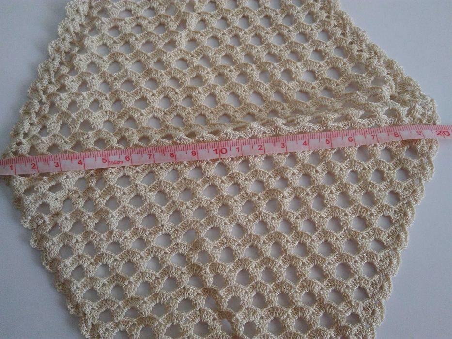 Ръчно плетени покривка за маса и комплект карета