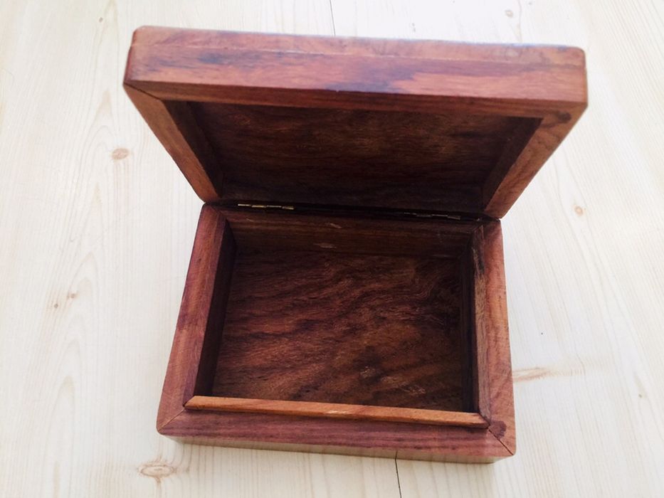 Cutie din lemn vintage.