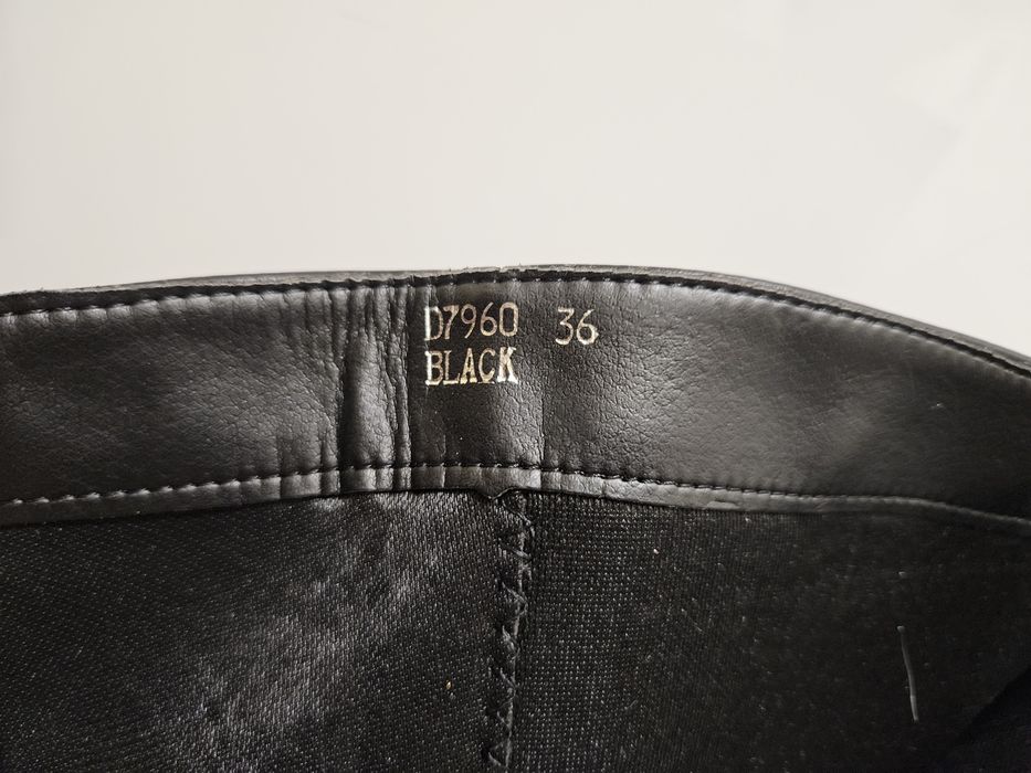 Елегантни черни кожени ботуши 36 номер. Чисто нови.