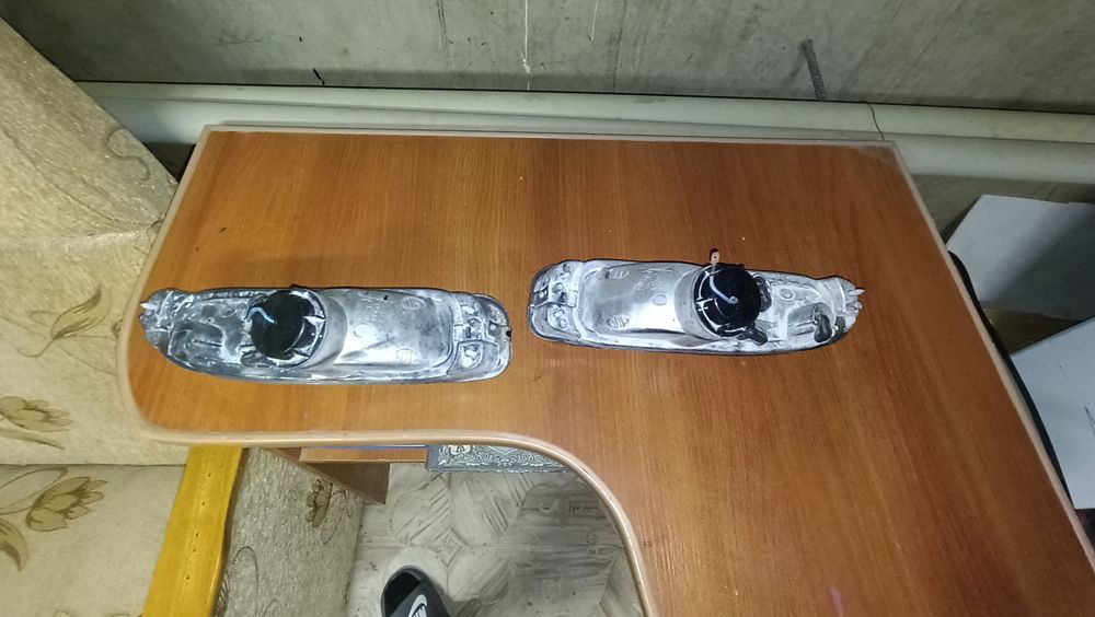 Продам противотуманки от Мазда Кронс!