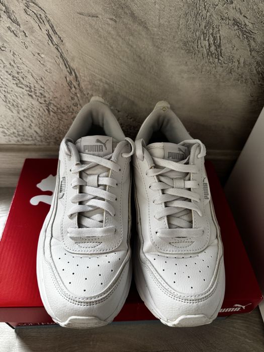 Оригинални дамски бели маратонки Puma