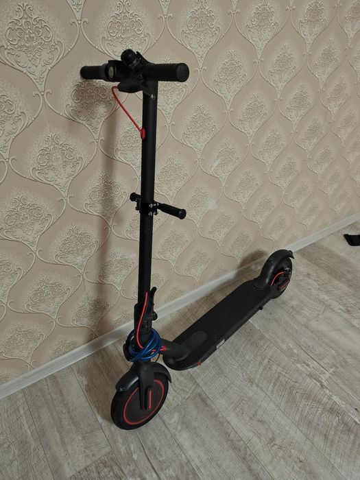 Продам электросамокат xiaomi m365 pro