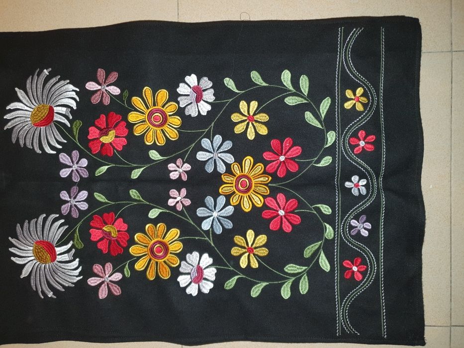 Бродирана народна престилка.