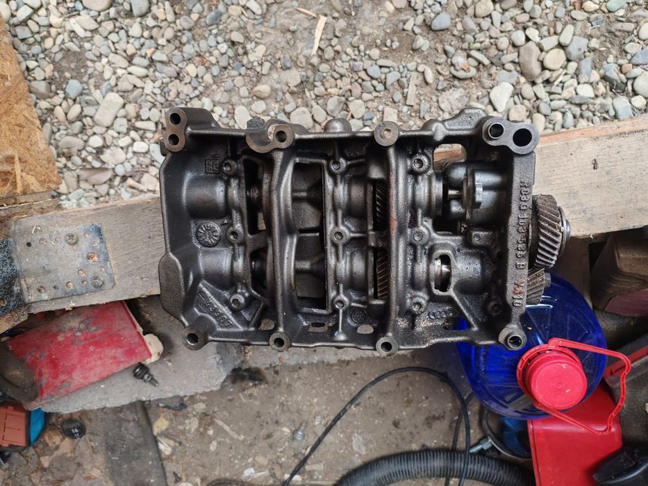 Pompa ulei volkswagen audi euro 5 caga , cbab