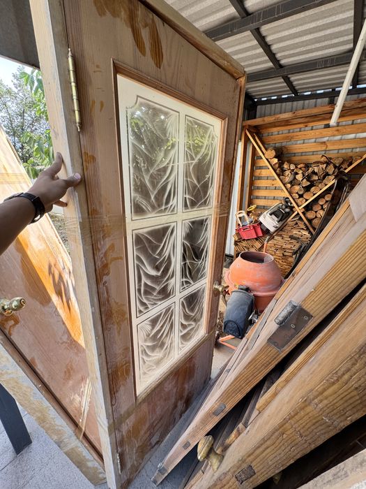 Двери деревянные со стеклом