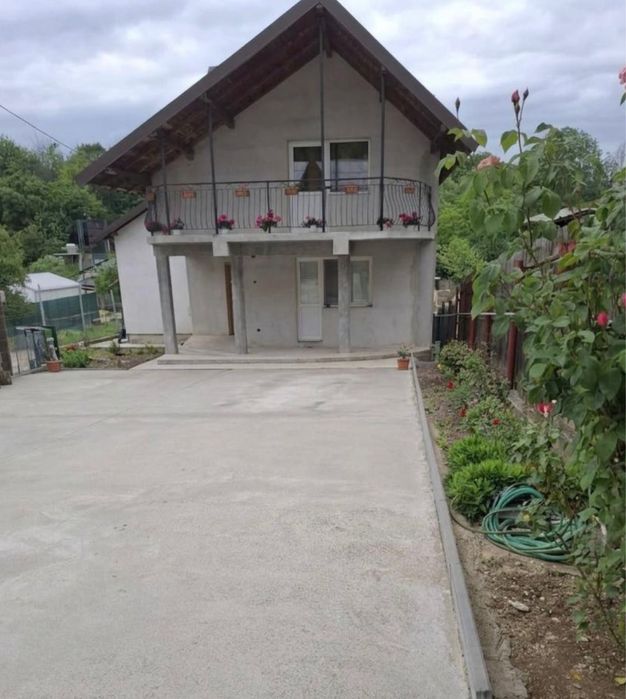 Vilă Individuală P+1E | 234 mp Utili | Teren Generos 1.187 mp | Pitești Locație Excelentă la Strada Principală - Războieni