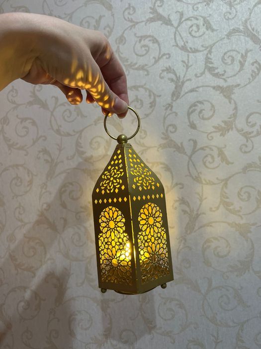 Металлический подсвечник