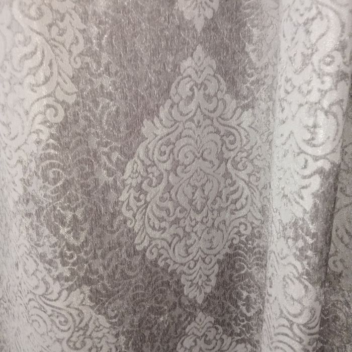 Шторы, с тюлью. На 2 окна.